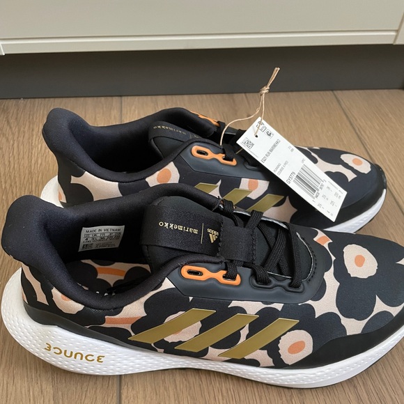 Marimekko x Adidas 4Y - Picture 8 of 10